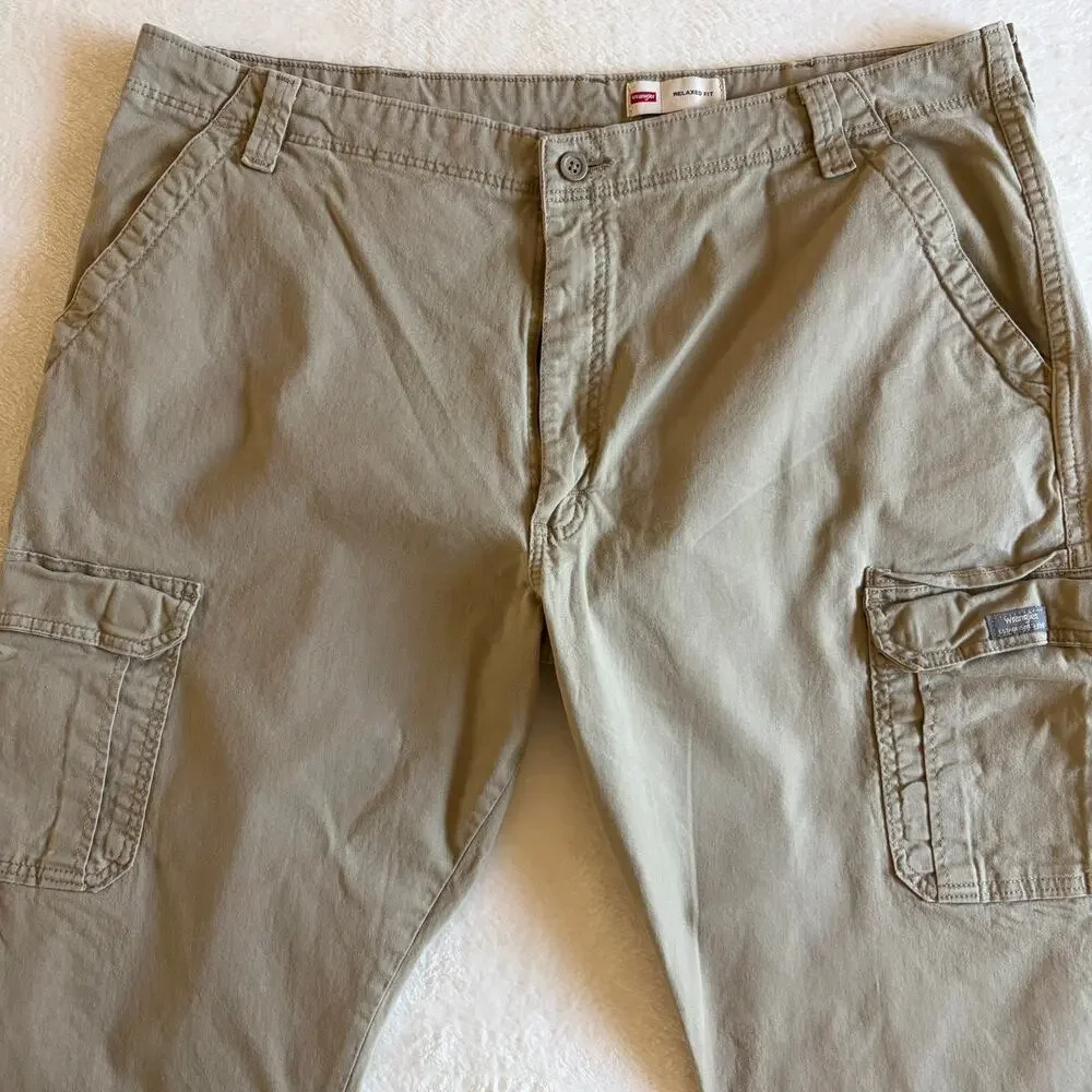 Wrangler Men’s 42x32 Relaxed Fit Cargo Pants Khaki Stretch Cotton Utility